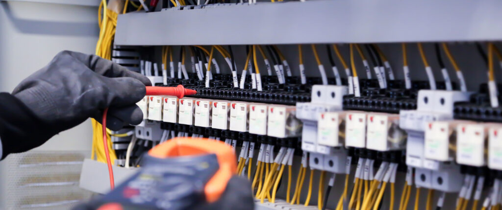 Elektrische Schaltschrankheizung zur Vermeidung von Feuchtigkeit und Taupunkt